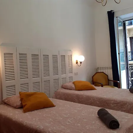 Side Apartment *