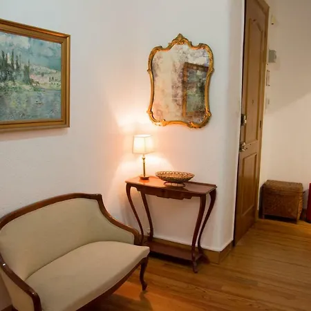Side Apartment